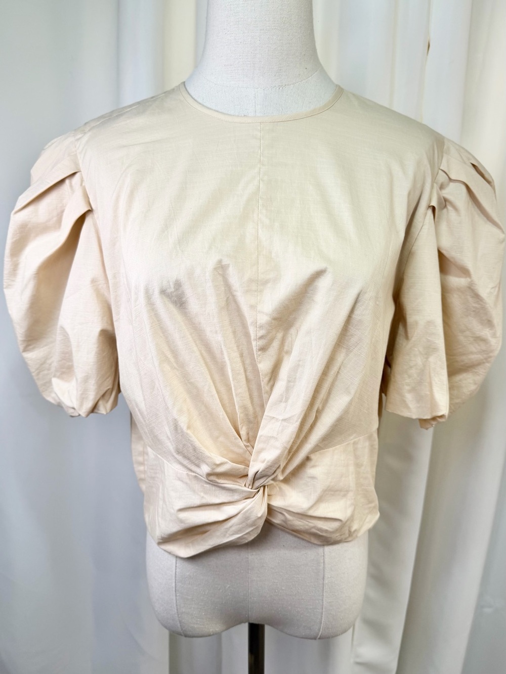 NWT Vince ‘Twist Knot Puff Sleeve Blouse’ in “Pale Fawn” Cream / Beige Size L